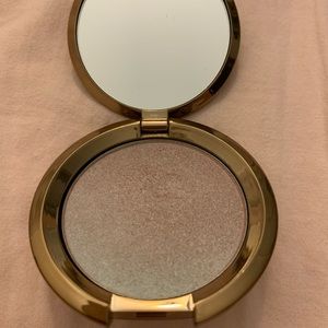 BECCA Light Chaser Highlighter